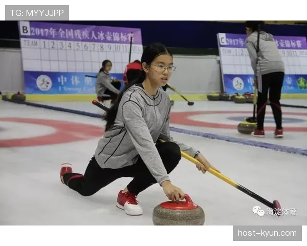 苏翊鸣训练完直接啃冰块,这自律程度谁懂啊 苏翊鸣训练完直接啃冰块,这自律程度谁懂啊